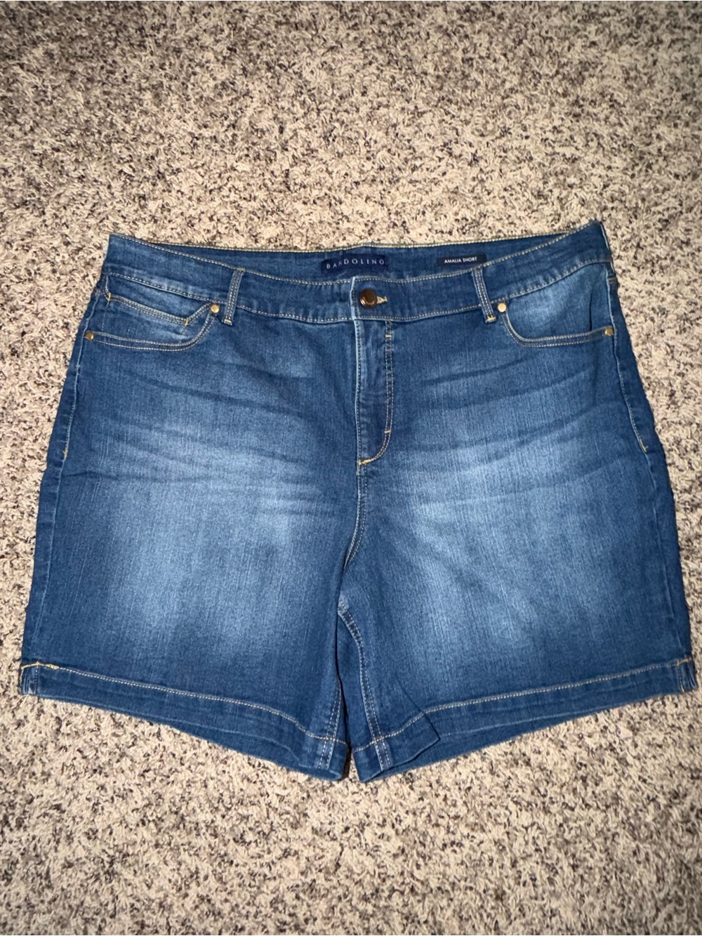 Bandolino Mid Wash Blue Jean Shorts